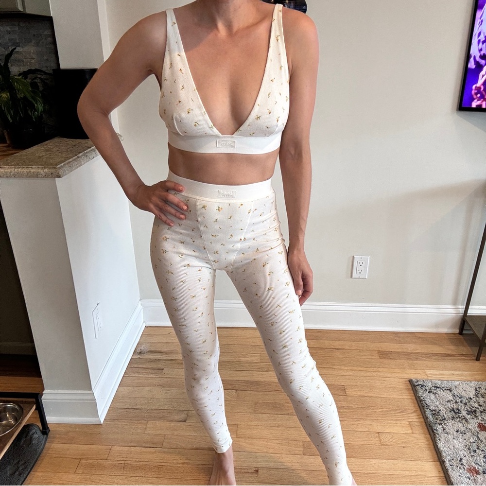 SKIMS white and gold flower print set